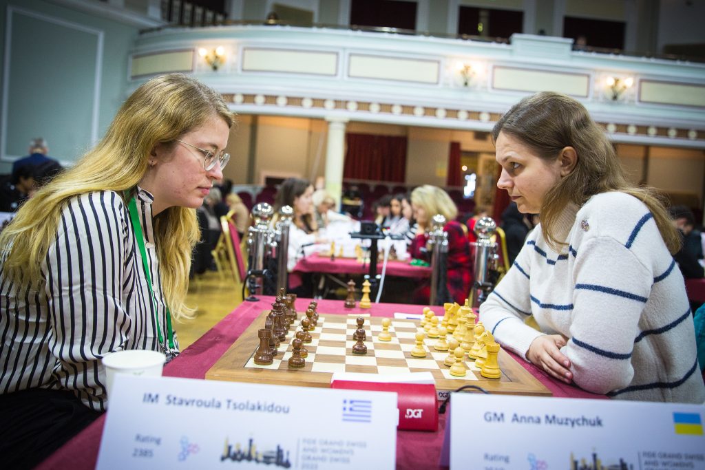 Arjun Erigaisi defeats Wang Hao with the black pieces during the