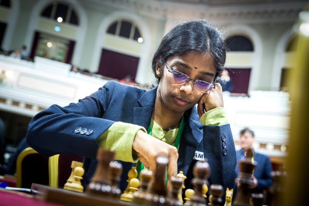 Grand Swiss: A trio of leaders after Round 10; Vaishali qualifies for  Candidates – FIDE Grand Swiss 2023